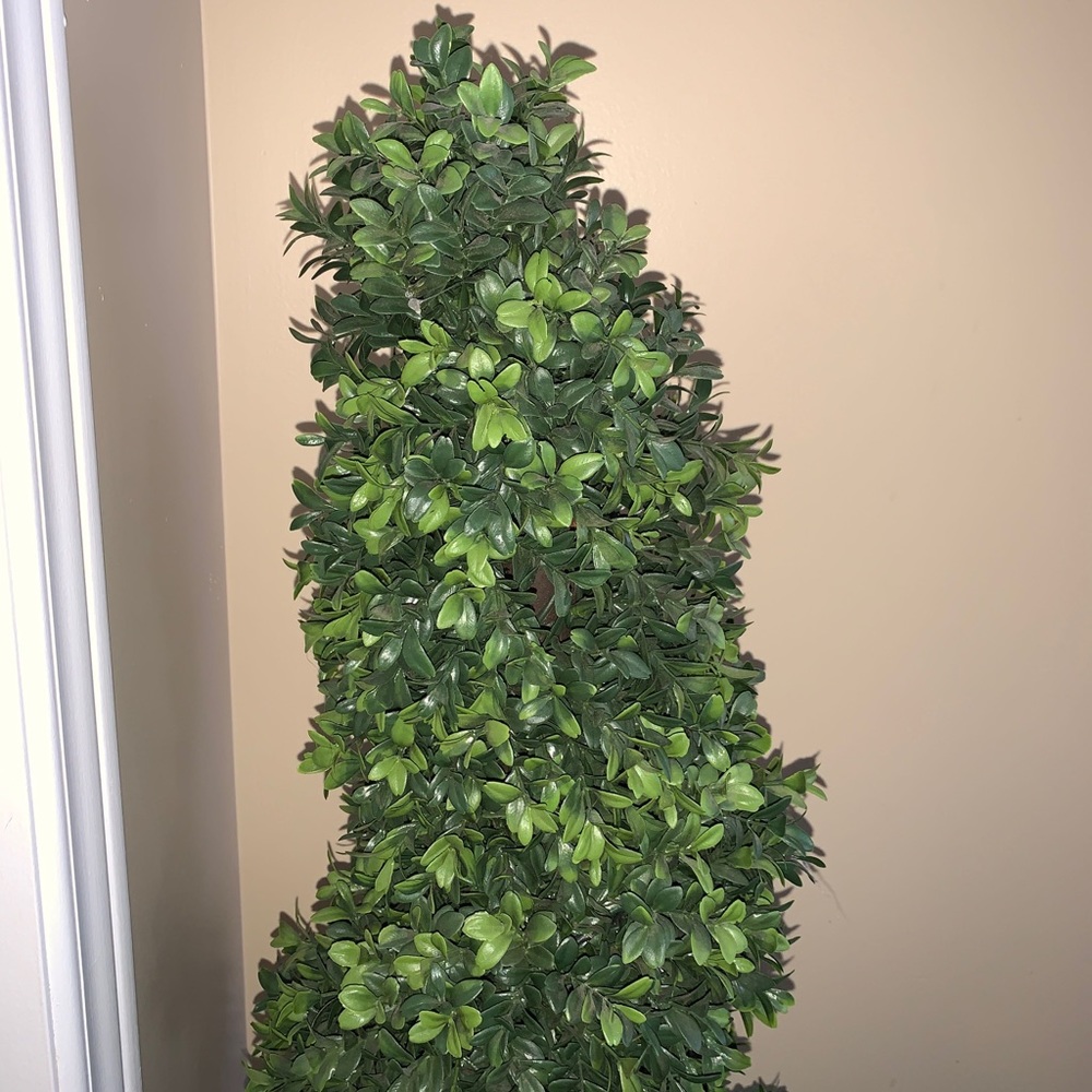 Fake tree - Picture 3 of 3